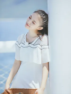 林允《亲爱的结婚吧》俏皮图片