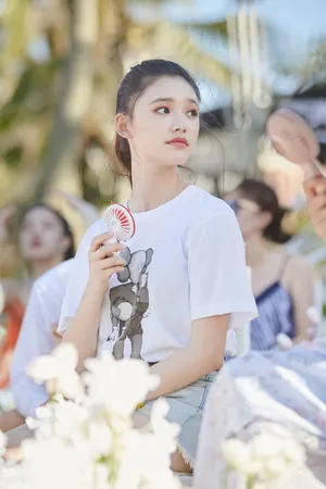 林允《亲爱的结婚吧》俏皮图片_2