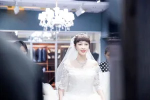 演员甘婷婷婚纱剧照图片