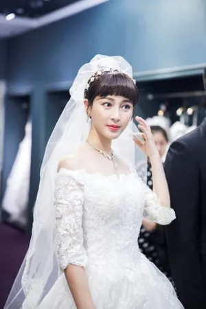演员甘婷婷婚纱剧照图片