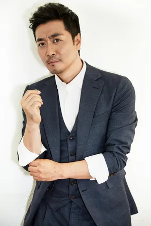 演员黄俊鹏熟男魅力写真图片