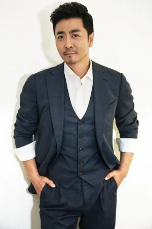 演员黄俊鹏熟男魅力写真图片_2
