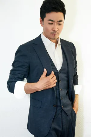 演员黄俊鹏熟男魅力写真图片_4