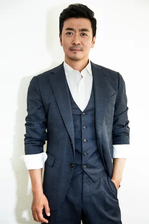 演员黄俊鹏熟男魅力写真图片_5