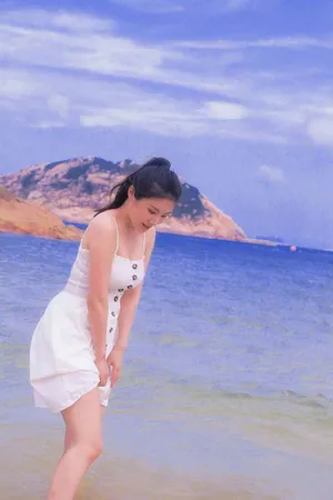 徐冬冬吊带连衣裙海边写真图片_3