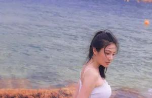 徐冬冬吊带连衣裙海边写真图片_7