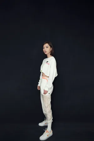 王珞丹清爽运动装图片