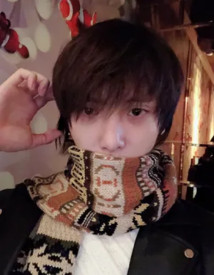 于斌搞怪自拍照图片