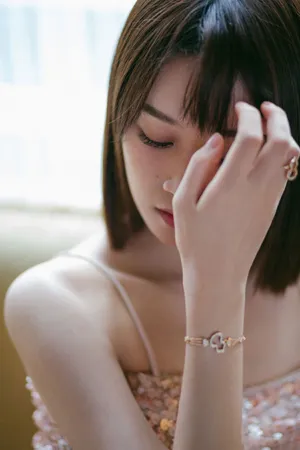蓝盈莹简约优雅写真图片