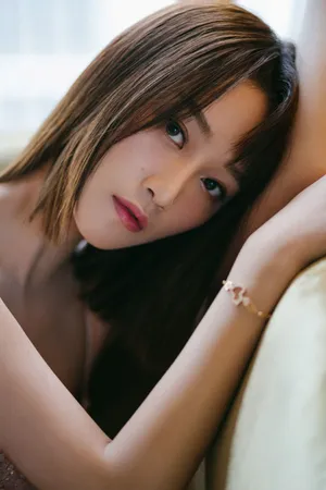 蓝盈莹简约优雅写真图片_2