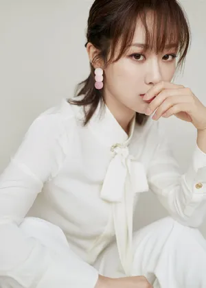 杨紫甜美清新品牌活动写真图片