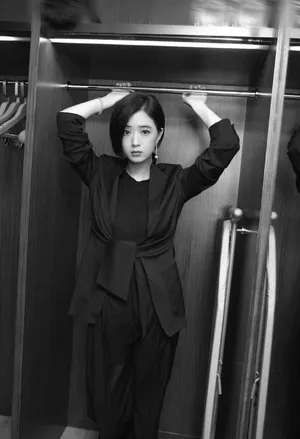 蒋欣优雅干练气质写真图片
