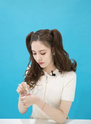 宋妍霏双马尾俏皮写真图片