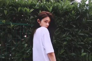 傅菁夏日清爽私服街拍图片_3