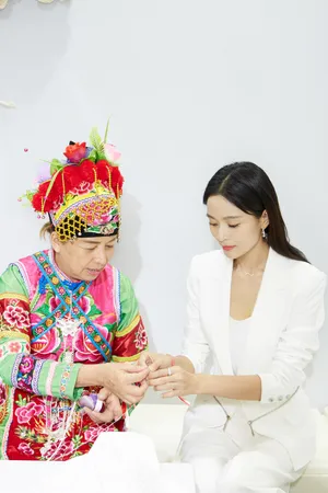 王媛可清秀活动写真图片