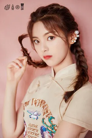 杨超越甜美复古写真图片