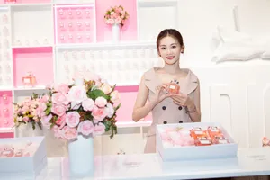 苗苗甜美动人品牌活动图片