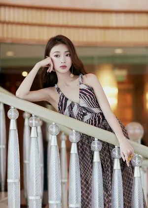 吴谨言性感优雅写真图片_1