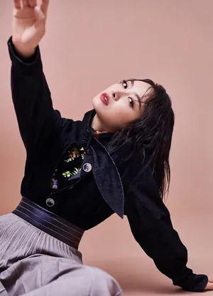 宋茜妩媚动人时尚写真大片_2