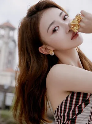 吴谨言甜美品牌活动图片
