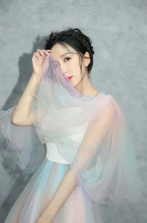 娄艺潇唯美仙气写真图片_2