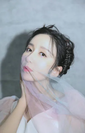娄艺潇唯美仙气写真图片_5
