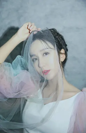 娄艺潇唯美仙气写真图片_7