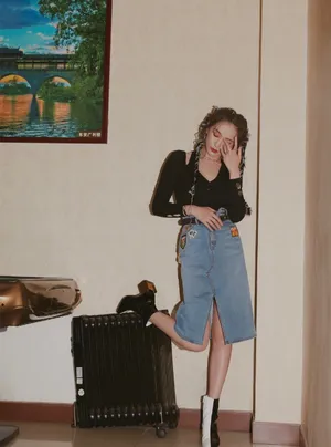 施诗率性酷美大片写真图片_2