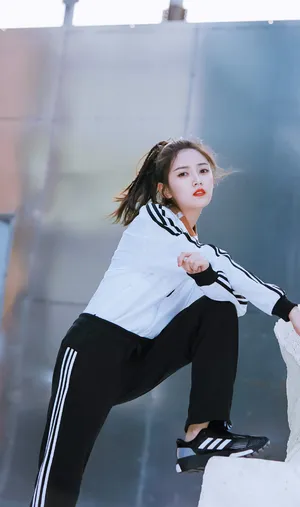 陈钰琪休闲运动风写真图片_2