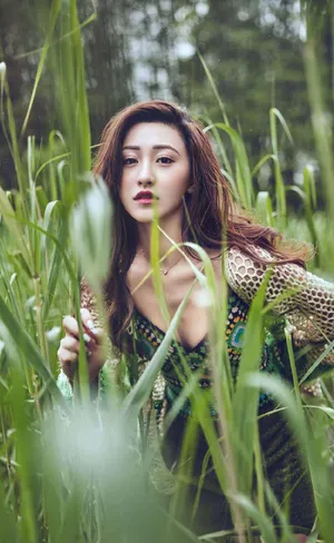 朱圣祎妩媚动人写真图片
