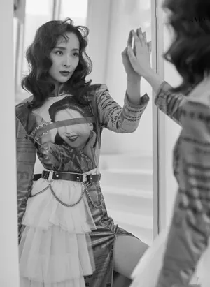 李曼妩媚风情时尚写真图片_1