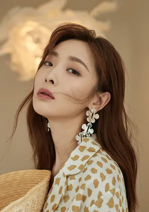 李曼妩媚风情时尚写真图片