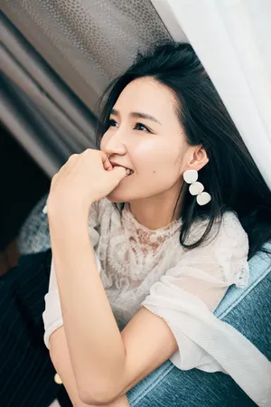 周开开夏日甜美优雅写真图片_3