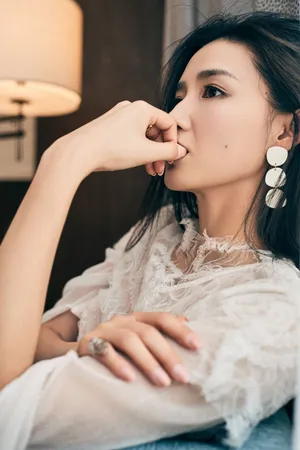周开开夏日甜美优雅写真图片_5