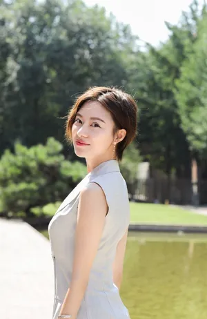 王汀温婉迷人气质写真图片