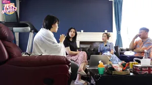严屹宽杜若溪《我家小两口》图片