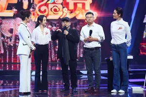 周迅白衬衫民族风优雅活动照图片_3