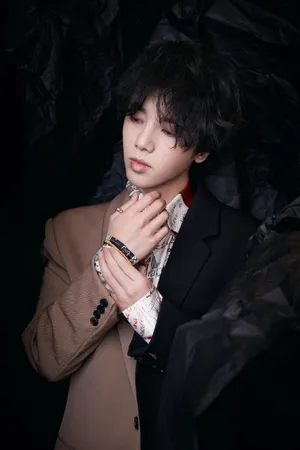 华晨宇文雅潇洒写真图片第1张