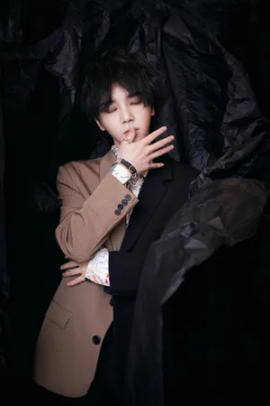 华晨宇文雅潇洒写真图片第1张
