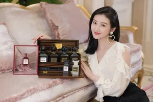 景甜优雅性感代言写真图片