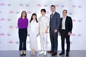 易烊千玺依云品牌发布会帅气图片_4