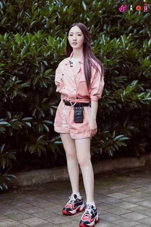 孟美岐时尚气质写真图片