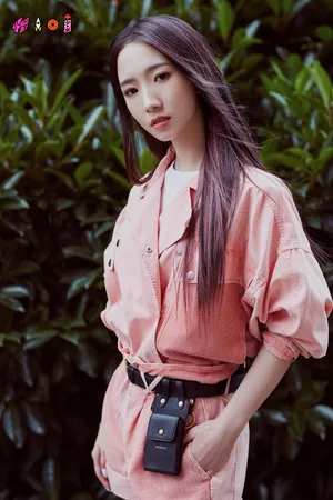 孟美岐时尚气质写真图片_3