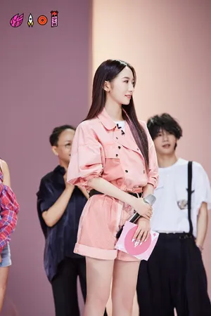 孟美岐时尚气质写真图片_7