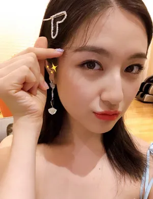 李兰迪俏皮甜美自拍照图片_3