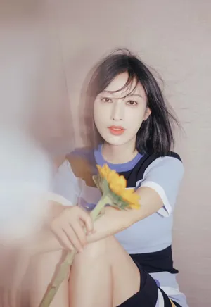 张俪清爽靓丽活动图片