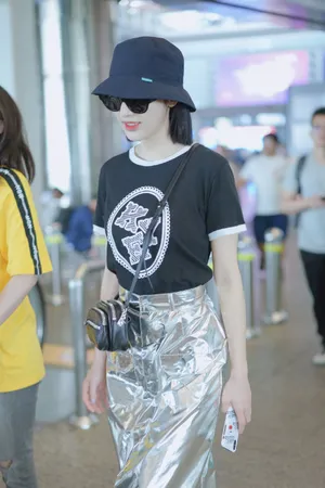 张俪清新甜美街拍图片_1