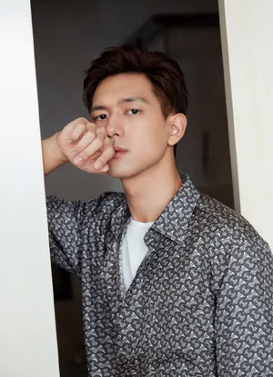 李现简约时尚写真图片_4