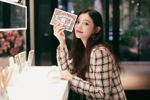 林允性感品牌活动图片_4