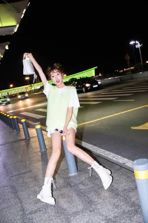 宣璐反季针织背心夏日清爽写真_2